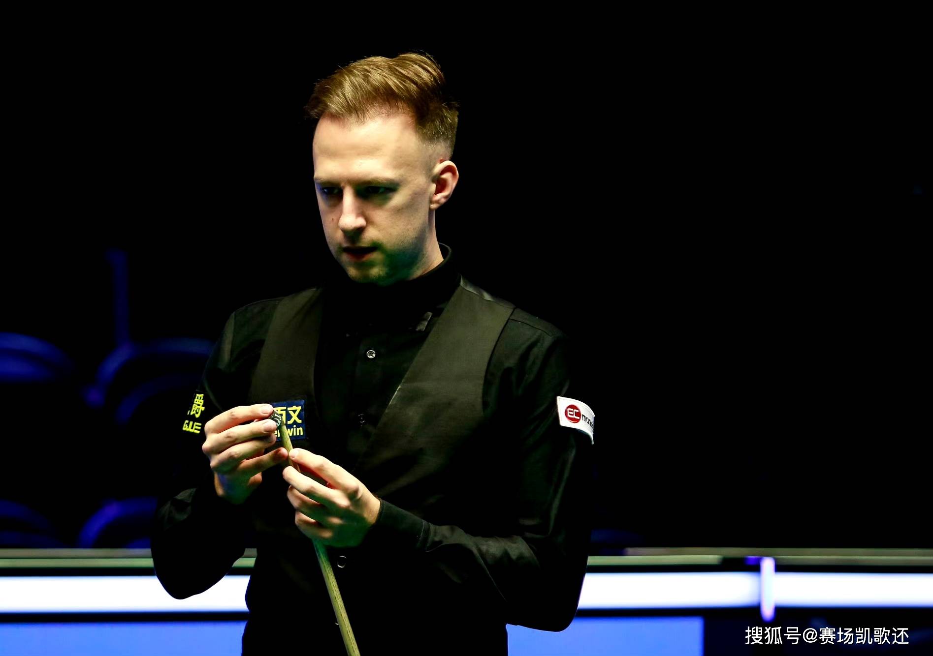 道路上前行 道路上前行