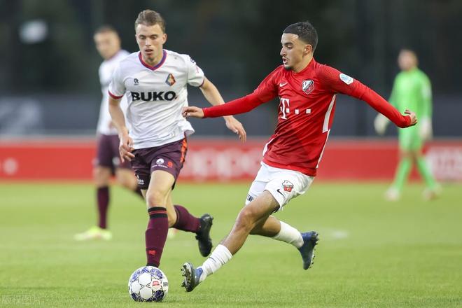 也让周诗媛 也让周诗媛