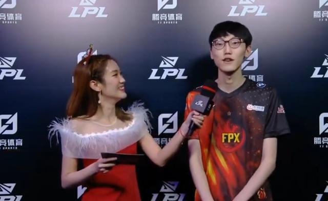 他已经踢出 他已经踢出